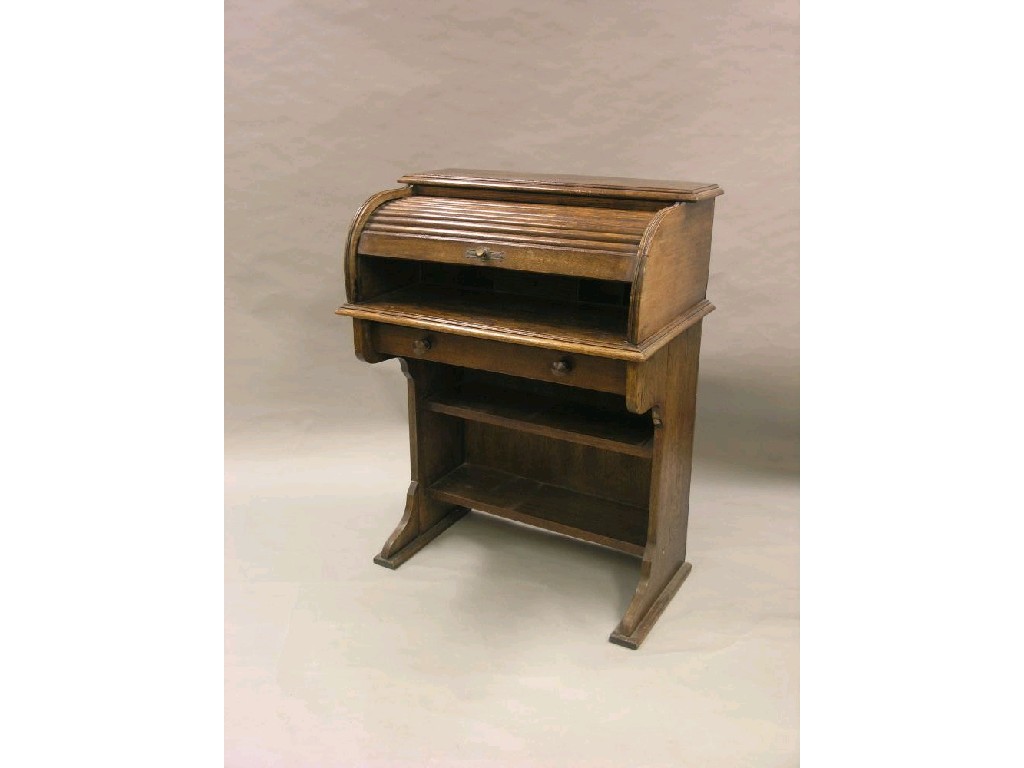 Appraisal: An early th century solid oak student's roll-top desk tambour