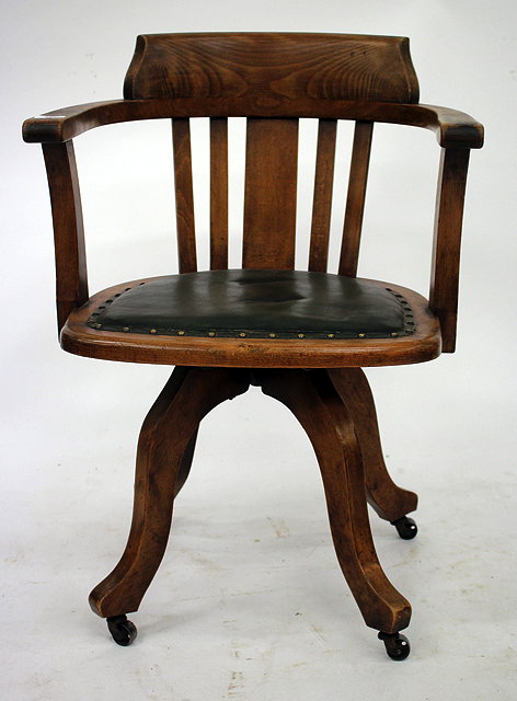 Appraisal: AN EARLY TO MID TH CENTURY LATHBACK DESK CHAIR standing