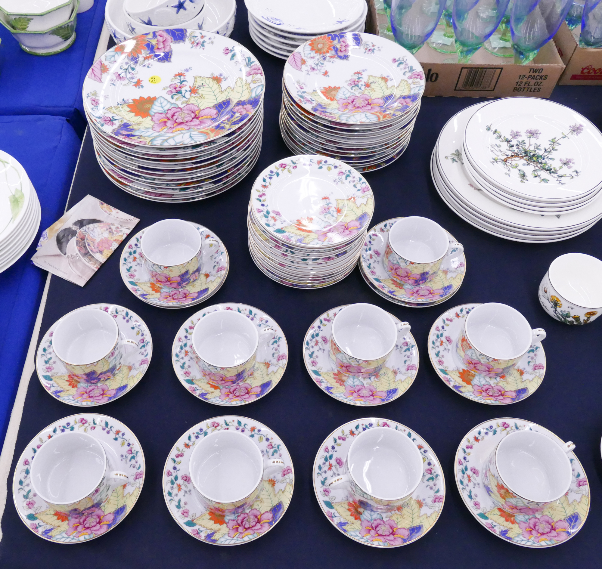 Appraisal: pc Horchow Tobacco Leaf Fine Dinnerware