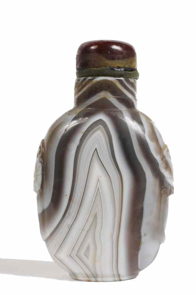 Appraisal: CHINESE SNUFF BOTTLE - th c Chinese Grey Agate Snuff