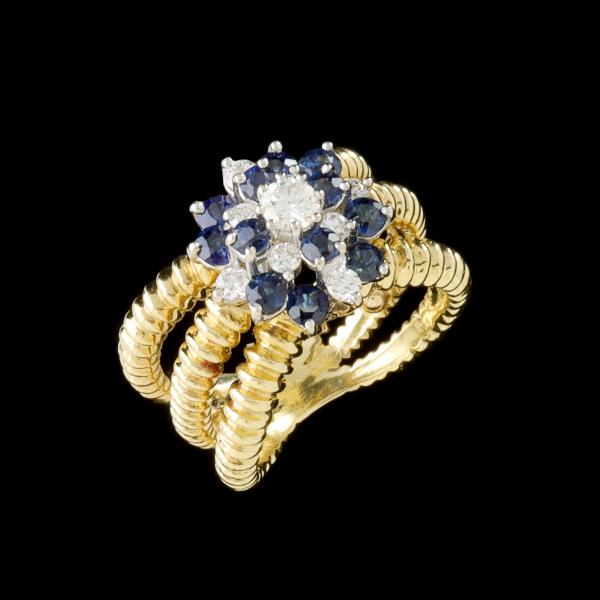 Appraisal: A LADIES CEYLON SAPPHIRE AND DIAMOND COCKTAIL RINGThe unmarked triple