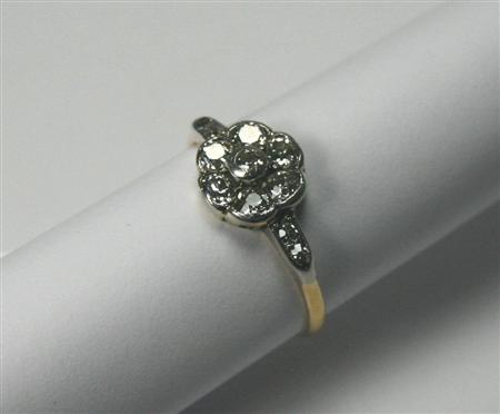 Appraisal: A diamond floral cluster ring the central collet set old