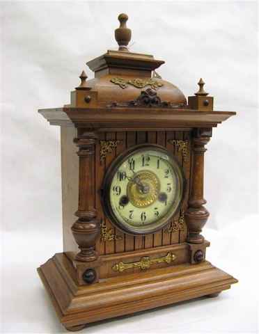 Appraisal: AMERICAN WOOD CASED MANTEL CLOCK with time and strike having