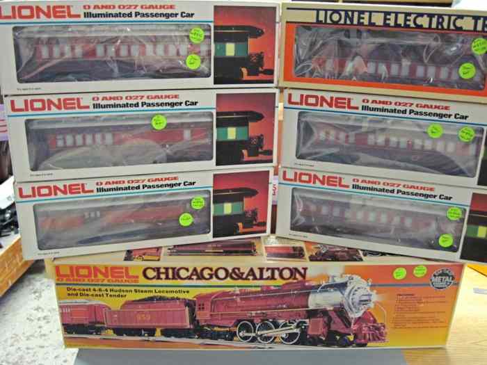 Appraisal: LIONEL NO ''CHICAGO ALTON'' SEVEN PIECE MODEL TRAIN SET includes