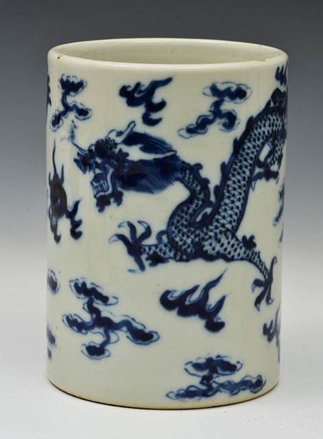 Appraisal: A CHINESE BLUE AND WHITE PORCELAIN BRUSH POT decorated with