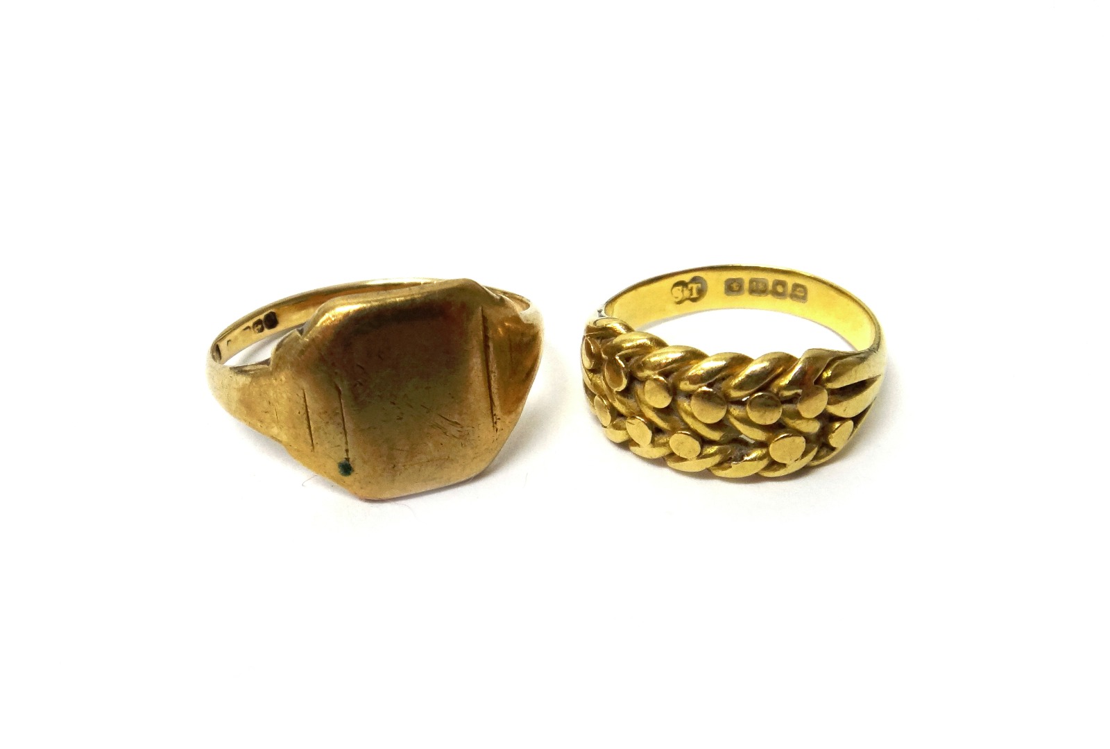 Appraisal: An ct gold ring in a beaded and interwoven design