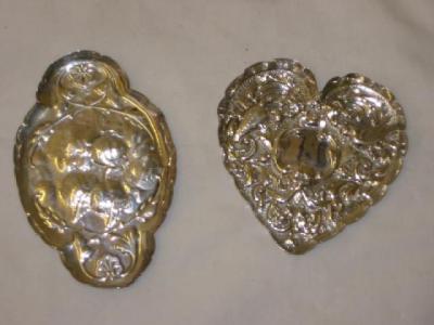 Appraisal: A VICTORIAN PIN TRAY of heart form with waved sides