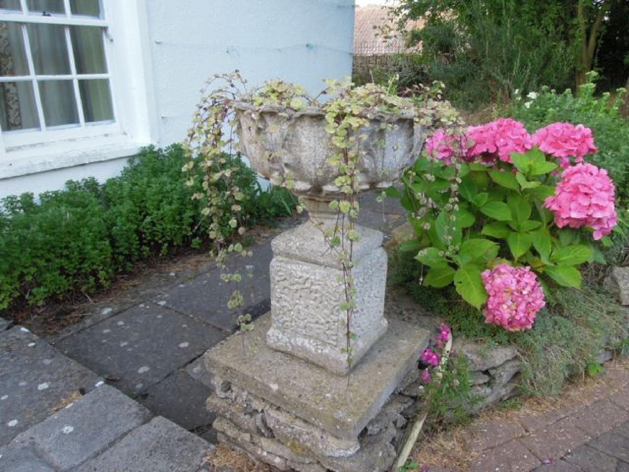 Appraisal: A pair of reconstituted weathered leaf moulded urns on square