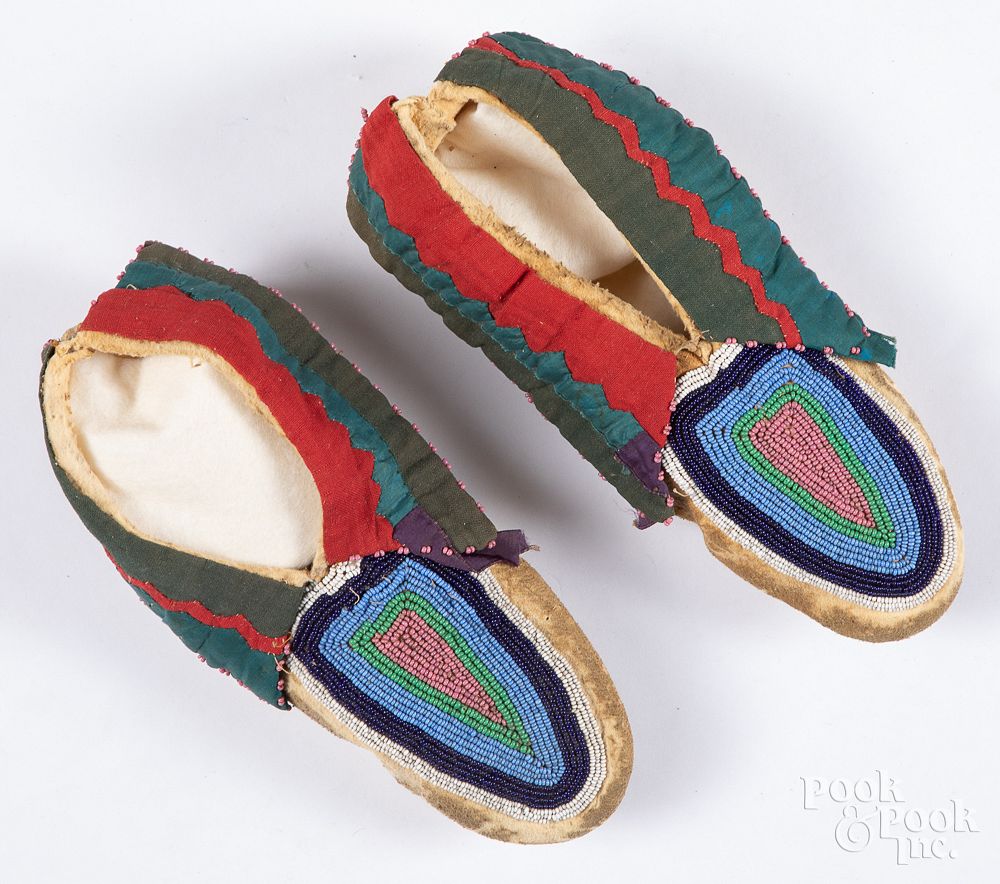 Appraisal: Pair of Delaware Indian youth moccasins Pair of Delaware Indian