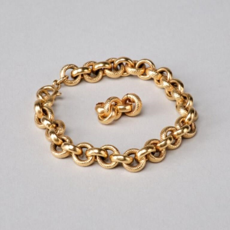 Appraisal: An Italian kt yellow gold link bracelet alternating textured and