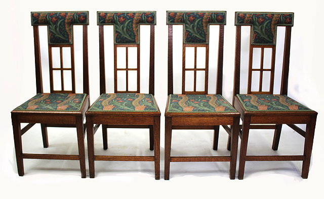 Appraisal: A SET OF FOUR OAK ARTS CRAFTS DINING CHAIRS with