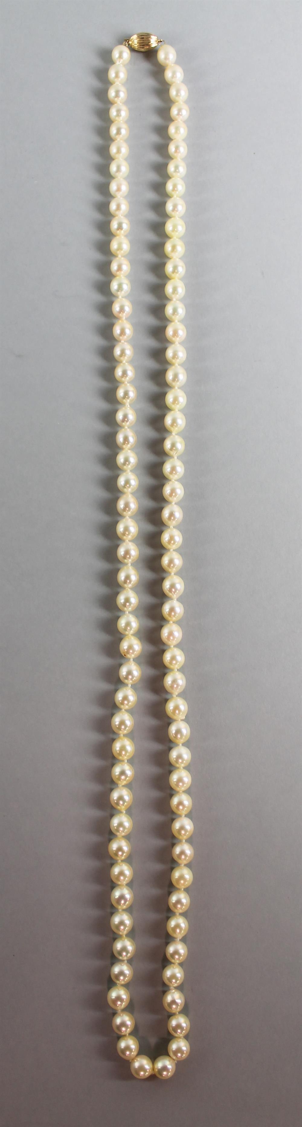 Appraisal: STRAND OF CULTURED PEARLS l in - mm k barrel