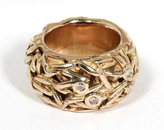 Appraisal: GOLD AND BRILLIANT-CUT DIAMOND RING Yellow gold g Casual slightly