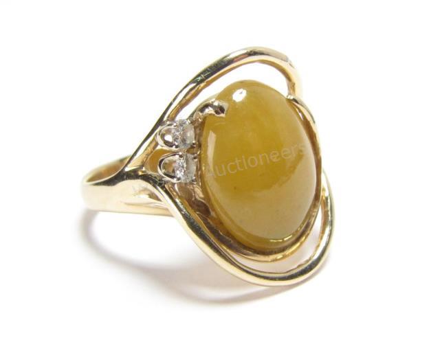 Appraisal: A K yellow gold Fashion ring with oval cabochon golden