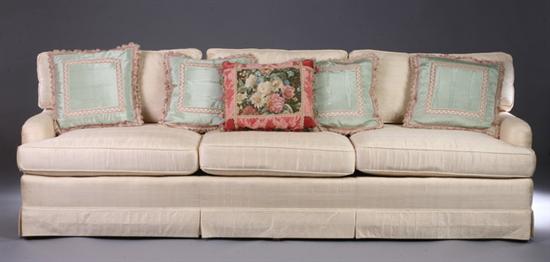 Appraisal: CONTEMPORARY HENREDON BOX-FORM SOFA early st century with cream silk