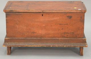 Appraisal: Primitive lift top diminutive chest on boot jack ends with