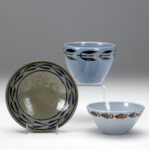 Appraisal: MARBLEHEAD Three bowls with incised and painted mistletoe on blue