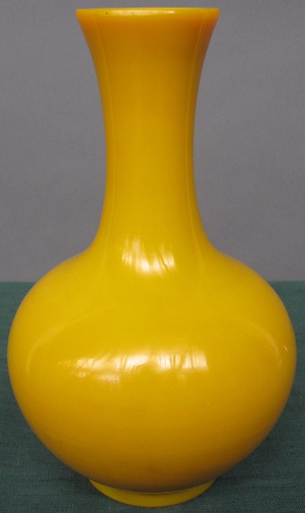 Appraisal: PEKING GLASS VASE