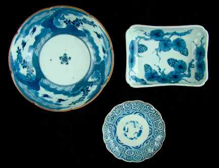 Appraisal: THREE PIECES OF JAPANESE BLUE AND WHITE PORCELAIN Edo period