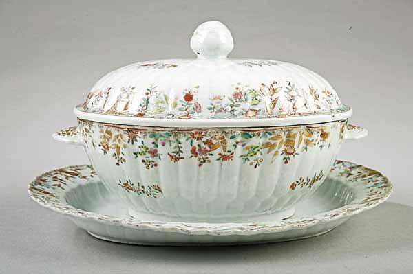 Appraisal: A Chinese Export Porcelain Soup Tureen and Undertray late th