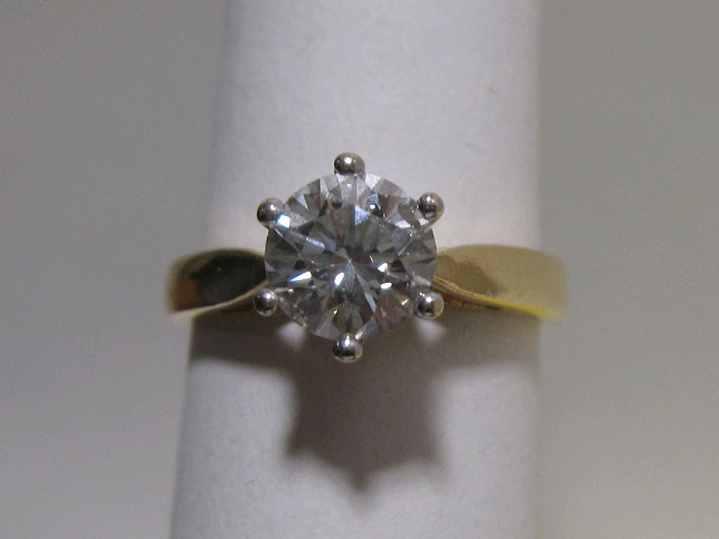 Appraisal: Eighteen carat gold diamond solitaire ring with brilliant cut diamond