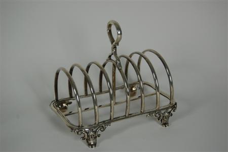 Appraisal: A Victorian silver toast rack Robert Hennell London of shaped