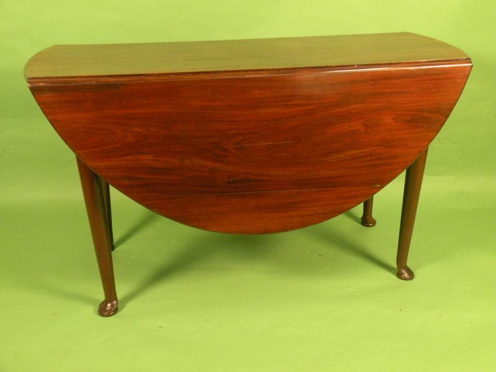 Appraisal: A mid thC red walnut oval drop leaf table on