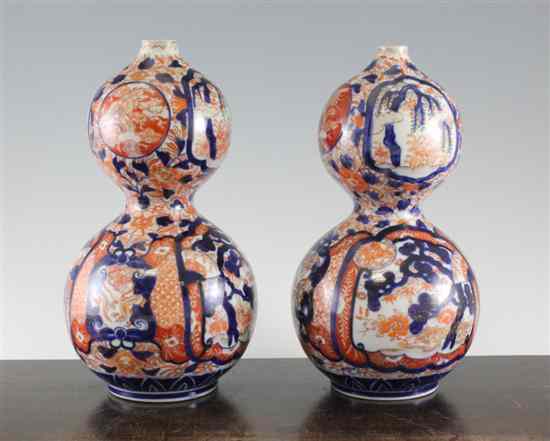 Appraisal: A pair of Japanese Imari double gourd shaped vases Meiji