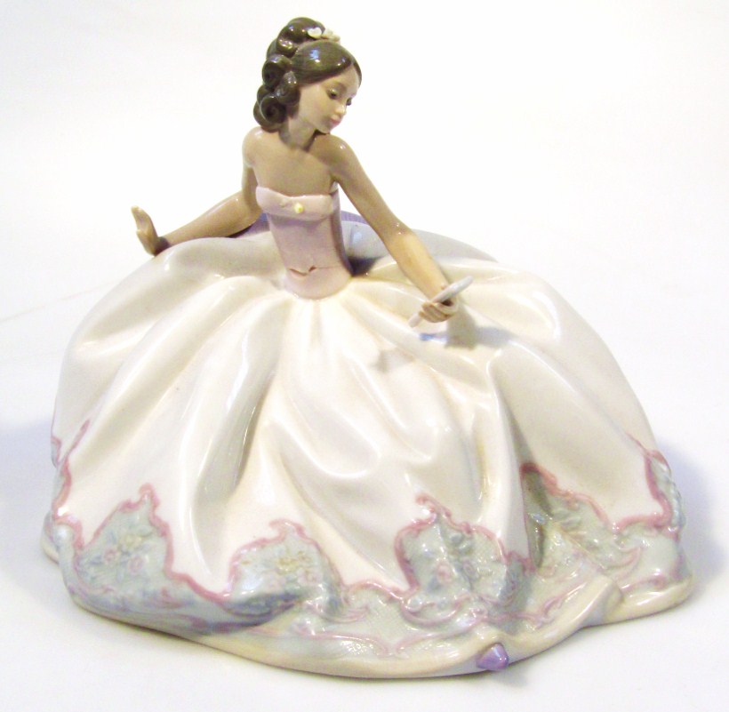 Appraisal: A Lladro porcelain figure of a lady with a flowing