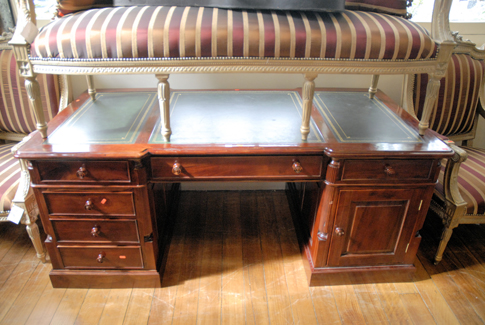 Appraisal: VICTORIAN STYLE MAHOGANY PARTNERS DESK