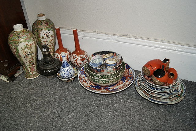 Appraisal: Collection of Chinese and Japanese ceramicsto include a pair of