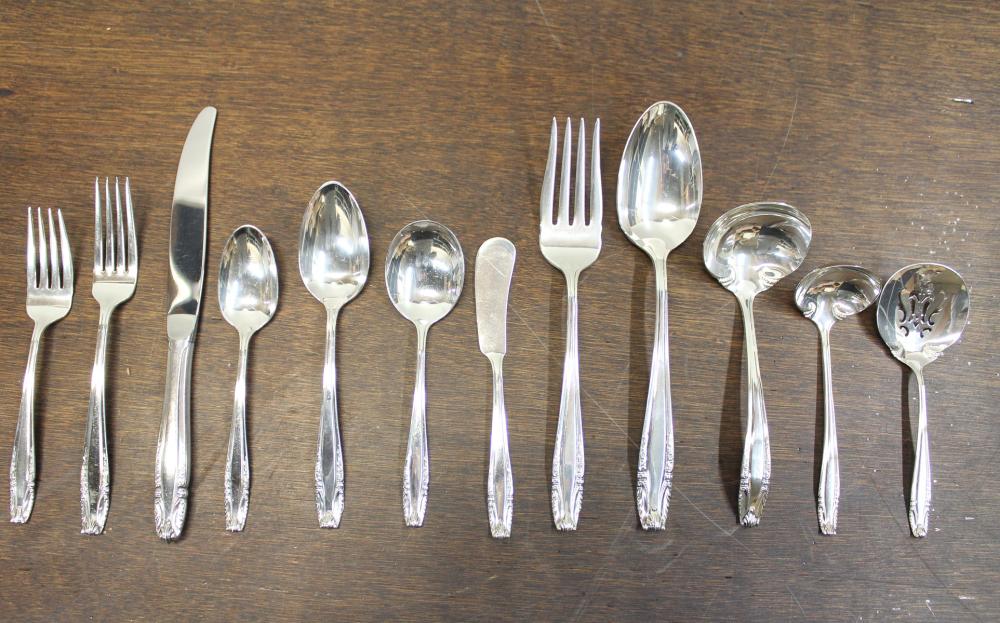 Appraisal: WALLACE STRADIVARI STERLING SILVER FLATWARE SET pieces comprised of dinner