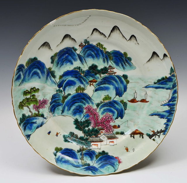 Appraisal: A CHINESE SAUCER DISH decorated in famille verte manner with