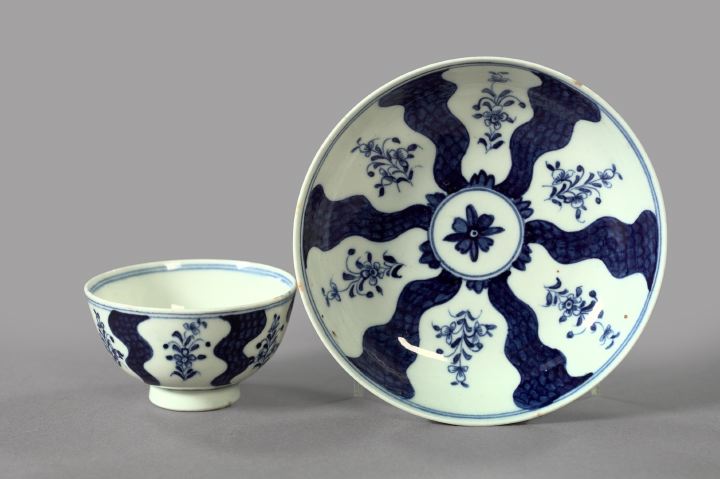 Appraisal: Dr Wall Worcester Blue and White Porcelain Tea Bowl and