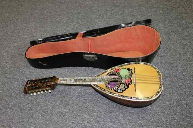 Appraisal: AN INLAID MANDOLIN bearing label 'Cosentino Valletta' in original case