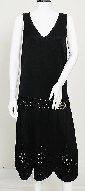 Appraisal: A s black crushed silk flapper dress with bead and