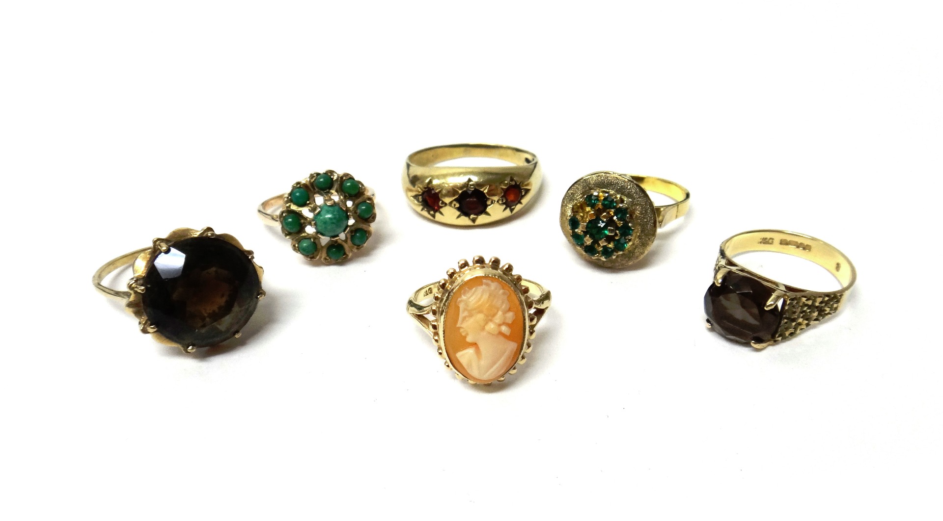 Appraisal: A ct gold and oval shell cameo ring carved as