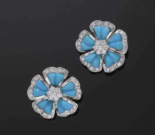 Appraisal: TURQUOISE AND BRILLIANT-CUT DIAMOND CLIP EARRINGS White gold Elegant decorative