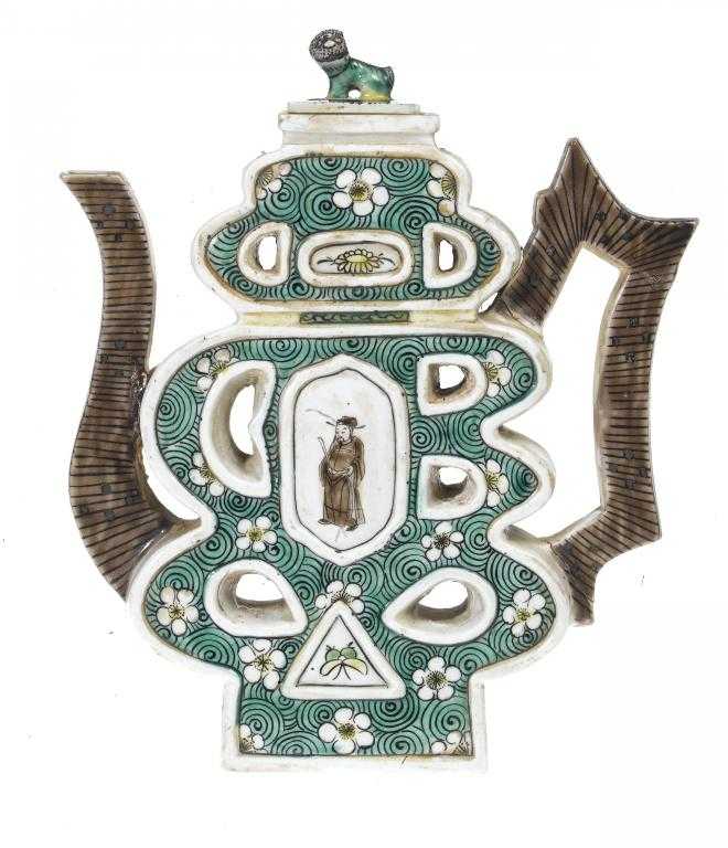 Appraisal: A CHINESE FAMILLE VERTE WINE POT AND COVER in the