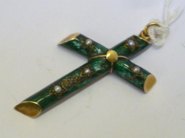 Appraisal: A VICTORIAN GOLD ENAMEL CROSS enamelled in green on a