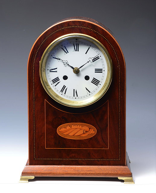 Appraisal: AN EDWARDIAN MAHOGANY MANTEL CLOCK with white Roman dial the