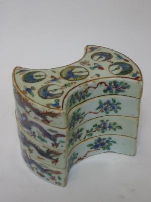 Appraisal: A CHINESE PORCELAIN THREE TIER WUTSAI BOX AND COVER c