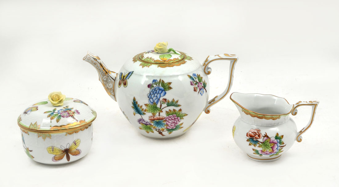 Appraisal: HEREND QUEEN VICTORIA PIECE TEA SET piece tea service in