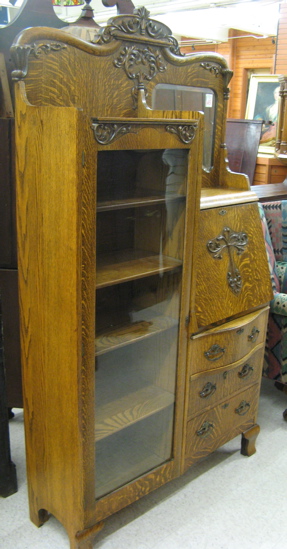 Appraisal: VICTORIAN OAK SECRETARY BOOKCASE American late th century the left