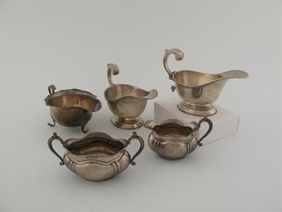 Appraisal: A mixed lot a pair of sauceboats by W Neale