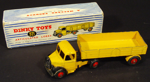 Appraisal: Boxed Dinky Toys die-cast articulated Bedford lorry