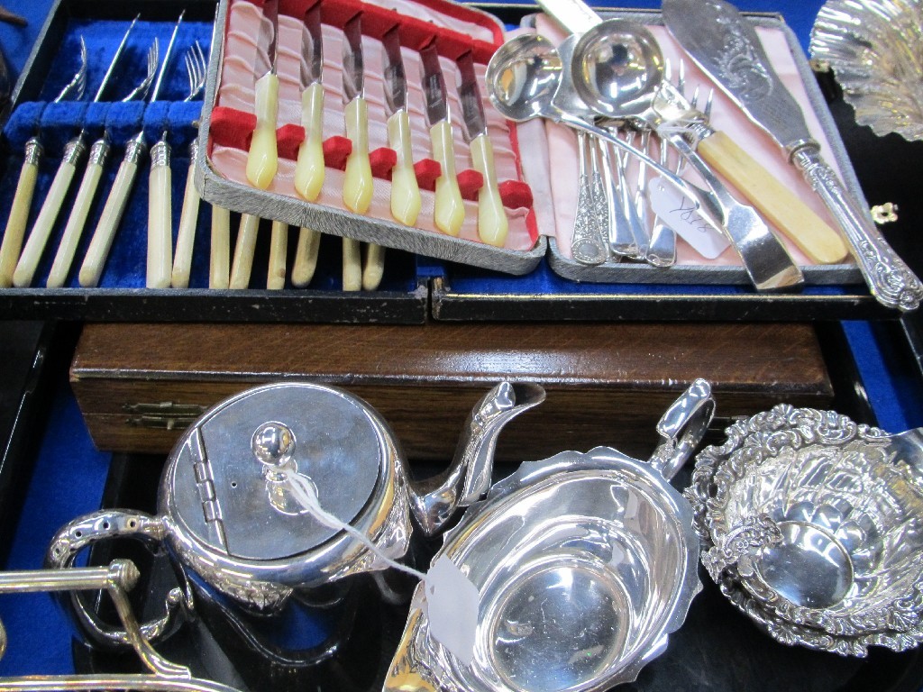 Appraisal: A tray lot of EP - cased cutlery loose cutlery