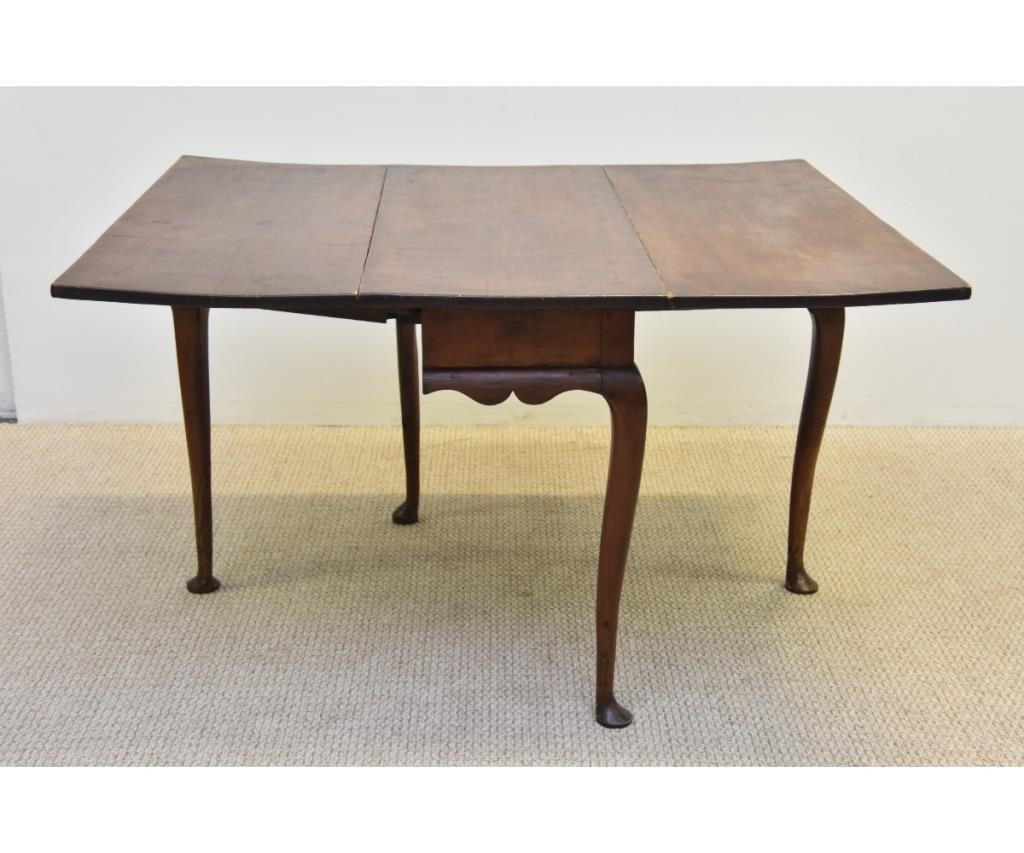 Appraisal: English Queen Anne drop-leaf table h x w x l