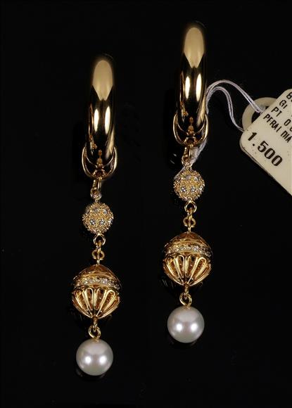 Appraisal: A pearl and diamond ring and a pair of earrings