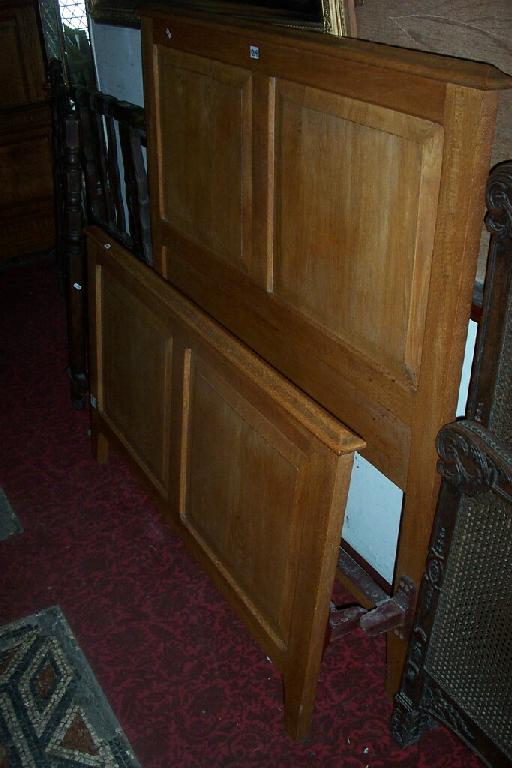 Appraisal: A good quality craftsman made oak bedstead in the Cotswold